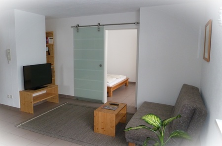 Einblick in Wohn und Schlafbereich